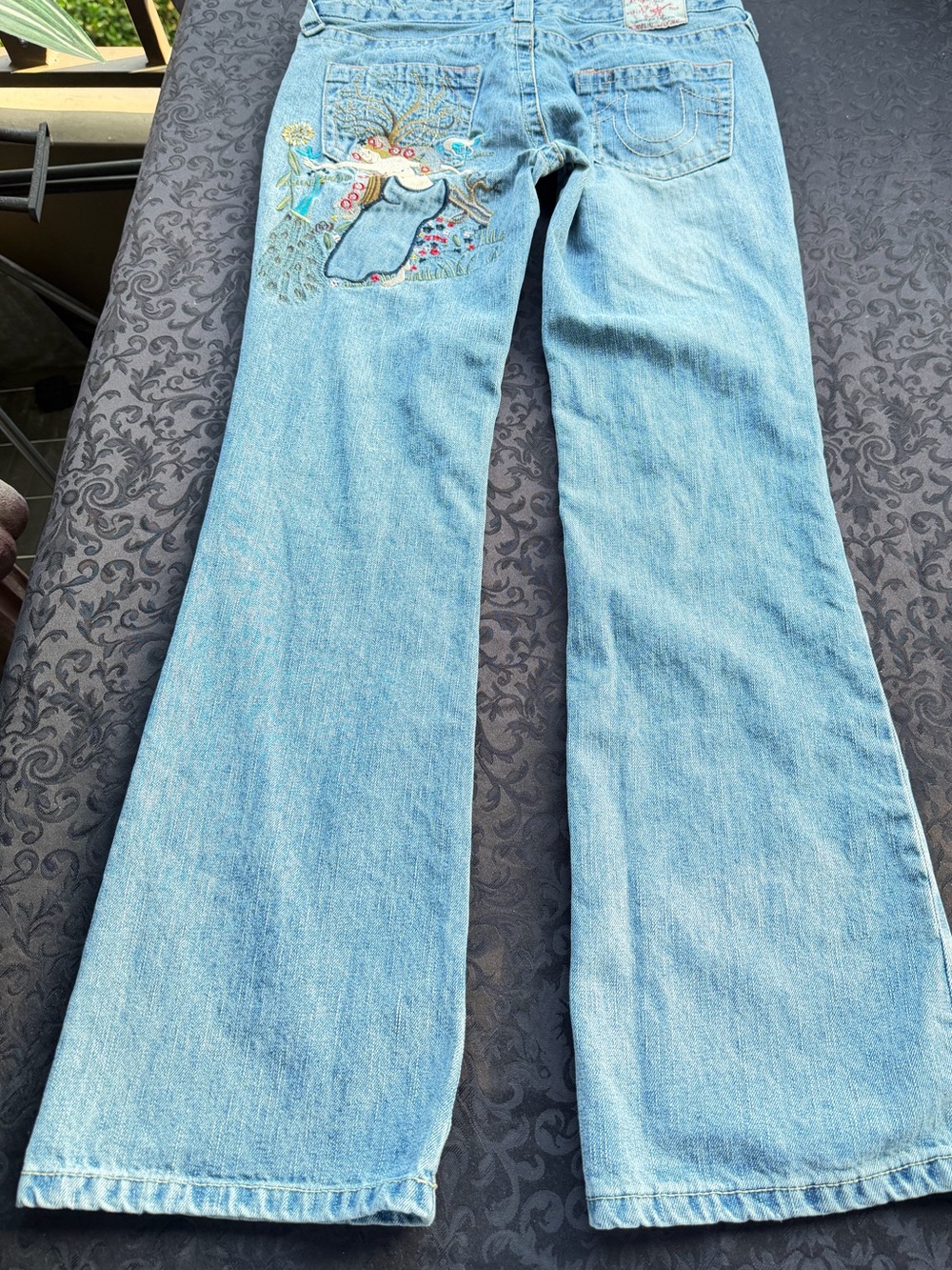 True Religion BOBBY limited embroidered jeans
Size 30 inseam 31” - Picture 3 of 8